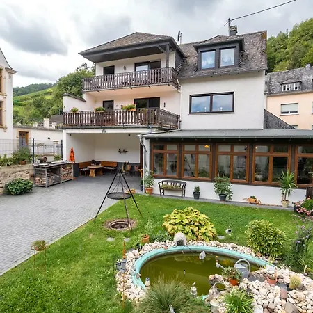 Вилла Ferienweingut Goebel Трабен-Трарбах Экстерьер фото